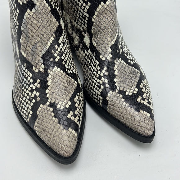 Marc Fisher python snake print ankle boots pointed toe size 7 black white cream - Picture 4 of 6